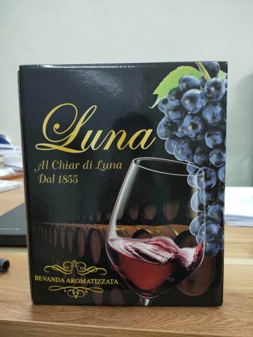Rượu Vang Bịch Luna Al Chiar Di Luna Dal 1855 Xuất xứ: Ý Loại Vang: Rượu Vang Bịch Nồng Độ: 11% Dung Tích: 3000 ML Màu sắc: Đỏ Ruby Giống nho: Blend Ghi chú và mùi vị: